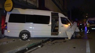Sürücünün kontrolünü kaybettiği servis minibüsü restorana girdi: 1 ölü, 4 yaralı
