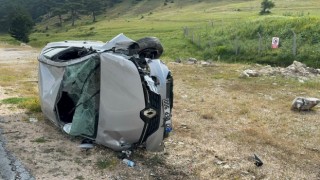 Takla atan araçtaki 2 kişi yaralandı