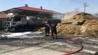 Tanker ve saman balyaları alev alev yandı