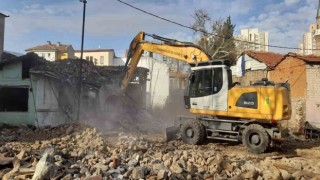 Tarihi bölge metruk binalardan temizlendi