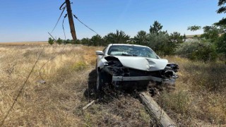 Tarım arazisine devrilen otomobilde 6 kişi yaralandı