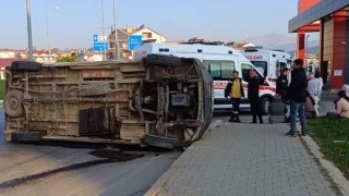 Tarım İşçilerini taşıyan minibüs kaza yaptı