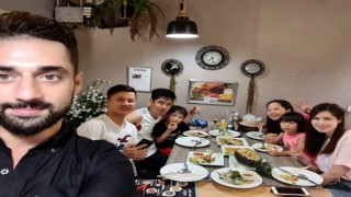 Tatil için gittiği Phuketin en ünlü restoranının sahibi oldu