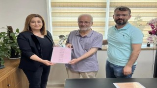 Tedavi gören eşi eski sağlığına kavuşunca doktor ve hemşirelere şiirler yazdı
