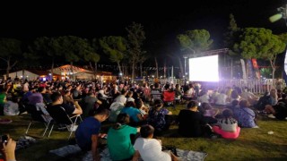 Tekstil Parktaki sinema geceleri yoğun ilgi görüyor