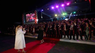 Tıp Fakültesinden 278 öğrenci yemin ederek hekim oldu