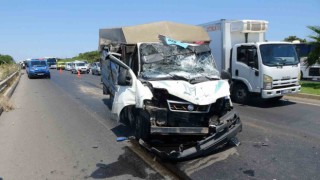 Tıra arkadan çarpan kamyonet sürücüsü yaralandı