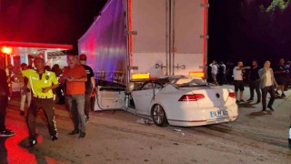 Tırın altına giren otomobilin sürücüsünün öldüğü kaza kamerada
