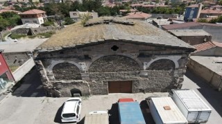 Tomarzadaki Tarihi Ermeni Kilisesi Bakım Bekliyor