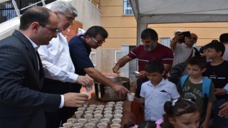 Toprakkale'de aşure dağıtımı yapıldı