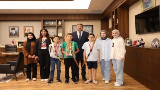 Türkiye ikincisi olan okçuları tebrik etti