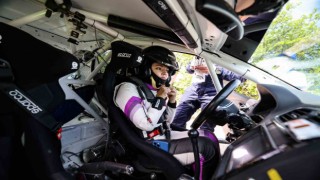 Türkiyenin ilk engelli ralli pilotu pistlerde engel tanımıyor