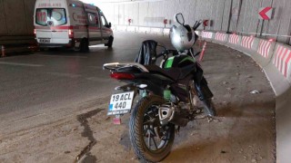 Ucube alt geçitte motosiklet kazası: 1 yaralı