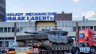 Ukraynaya verilen Leopard 2 tankları Polonyaya getirildi