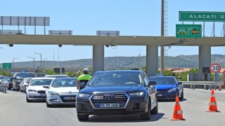 Ünlü tatil merkezi Çeşmeye bayramda 217 bini aşkın araç giriş yaptı