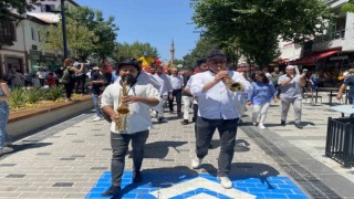 Uşakta 5. Uluslararası Tiyatro Festivali renkli görüntülerle başladı