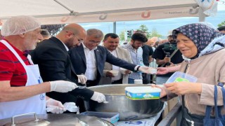 Üsküdar Belediyesi İstanbullularla aşure paylaştı
