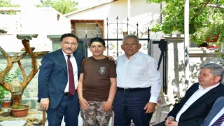 Vali Çiçek ve Başkan Büyükkılıç, 15 Temmuz Şehidi Cennet Yiğiti kabri başında andı