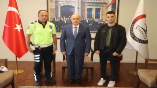 Vali Dağlıdan hız yapan motosikletli gence baba öğüdü veren o polise başarı belgesi