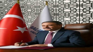 Vali Hasan Şıldak vatandaşları bayraklarıyla meydanlara çağırdı