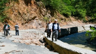 Vali Kılıç, sel sebebiyle çöken yol ve köprüyü inceledi