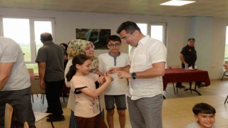 Vali Memiş misafir depremzedelerle buluştu