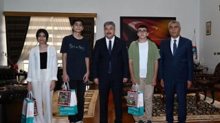 Vali Yılmaz, LGS'de tam puan alan öğrencileri tebrik etti