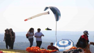 Yamaç paraşütçülerin gözde adresi: Kırantepe