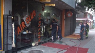 Yangında ‘Duman isimli kedi itfaiye erleri tarafından kurtarıldı