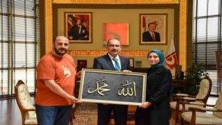 Yaptığı filografi çalışmasını Rektör Prof. Dr. Şükrü Beydemire hediye etti