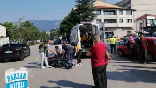 Yayaya çarpan motosiklet sürücüsü yaralandı