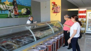 Yaylada ürettiği hayvansal ürünleri Türkiyenin dört bir yanına satıyor