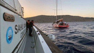 Yelkenli teknede yaralanan vatandaşa tıbbi tahliye