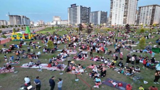 Yeşilyurt Mahallesinde açık hava sinema günlerine yoğun ilgi