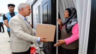 Yeşilyurtta depremzedelere yardımlar sürüyor