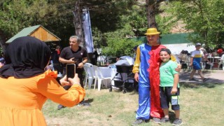 Yetim çocuklar doyasıya eğlendi