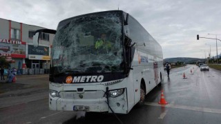 Yolcu otobüsü düğüne gidenleri taşıyan otobüse arkadan çarptı: 6 yaralı