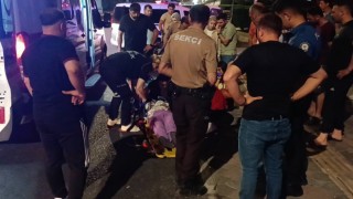 Yolun karşısına geçmek isteyen kadına otomobil çarptı
