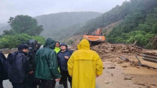 Zonguldak-Ereğli Karayolu heyelanlar nedeniyle trafiğe kapatıldı