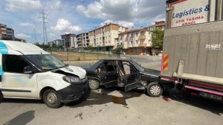 17 yaşındaki ehliyetsiz sürücü habersiz aldığı otomobille kaza yaptı: 2 yaralı