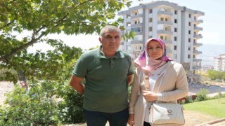 18 yıl yaşadıkları binanın yıkılmasını izlediler