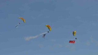 2. THK Havacılık Festivali yamaç paraşütü gösterisi ile başladı