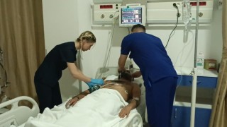 20 kişiyle hastaneyi basıp doktor ve görevlileri darp ettiler
