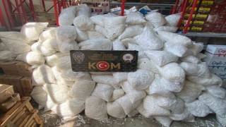 25 milyondan fazla makaron ele geçirildi, depo sahibi tutuklandı