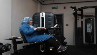 55 yaşındaki kadın Vefahanede yaptığı sporla bastonunu attı