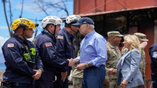 ABD Başkanı Joe Biden, orman yangını felaketinin yaşandığı Hawaiiyi ziyaret etti