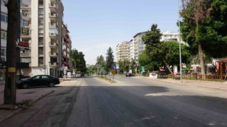 Adana basra sıcaklarının etkisi altında. Sokaklar bomboş