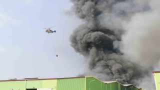 Adana'da fabrika yangınına havadan müdehale