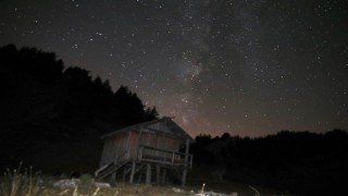 Meteor yağmurunu izlemek için yüksek yerlere çıktılar