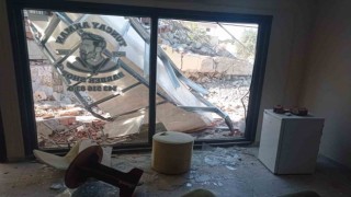 Hasarlı binanın yıkımında dikkatsizlik: İş yerinin üzerine düştü